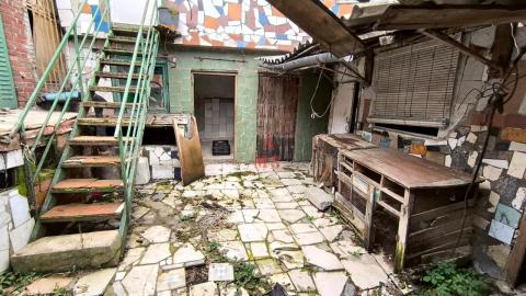 Casa de 161 m<sup style='color: #fff;'>2</sup> con 3 habitaciones y 1 baños en Trobajo del Camino.