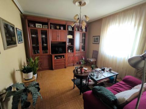 Casa de 102 m<sup style='color: #fff;'>2</sup> con 2 habitaciones y 1 baños en Trobajo del Camino.