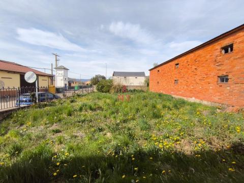 Casa de 559 m<sup style='color: #fff;'>2</sup> con 3 habitaciones y 1 baños en Villamejil.