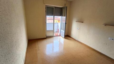 Piso de 94 m<sup style='color: #fff;'>2</sup> con 3 habitaciones y 1 baños en Área 17.