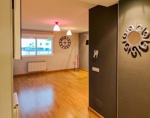 Piso de 110 m<sup style='color: #fff;'>2</sup> con 3 habitaciones y 2 baños en Eras de Renueva.
