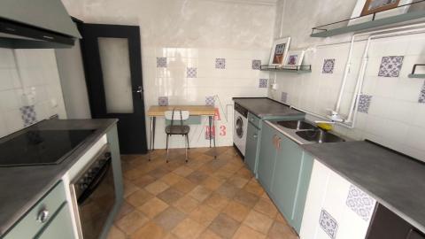 Piso de 81 m<sup style='color: #fff;'>2</sup> con 3 habitaciones y 1 baños en La Lastra.