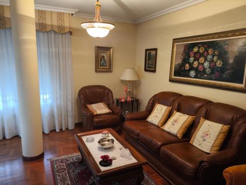 Piso de 90 m<sup style='color: #fff;'>2</sup> con 3 habitaciones y 2 baños en Eras de Renueva.