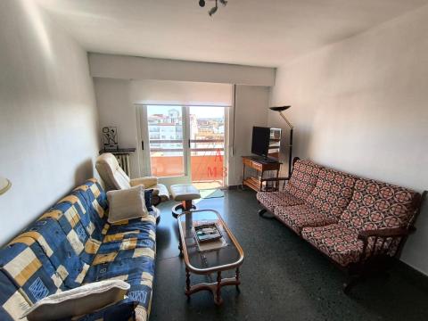 Piso de 83 m<sup style='color: #fff;'>2</sup> con 3 habitaciones y 1 baños en Semi-centro.