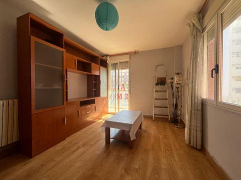 Piso de 74 m<sup style='color: #fff;'>2</sup> con 3 habitaciones y 1 baños en Trobajo del Camino.
