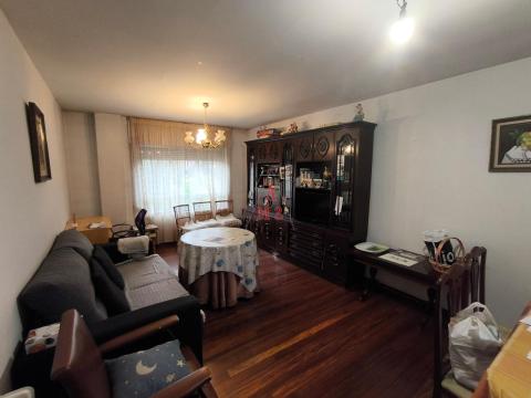 Piso de 97 m<sup style='color: #fff;'>2</sup> con 3 habitaciones y 2 baños en Trobajo del Camino.
