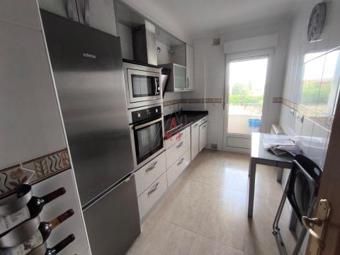 Piso de 86 m<sup style='color: #fff;'>2</sup> con 2 habitaciones y 2 baños en San Andrés del Rabanedo.