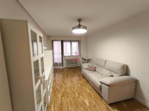 Piso de 82 m<sup style='color: #fff;'>2</sup> con 2 habitaciones y 2 baños en Santa Ana.