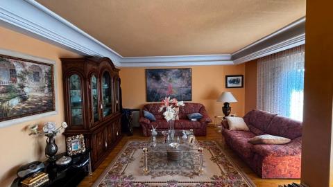 Piso de 145 m<sup style='color: #fff;'>2</sup> con 4 habitaciones y 3 baños en Pinilla.